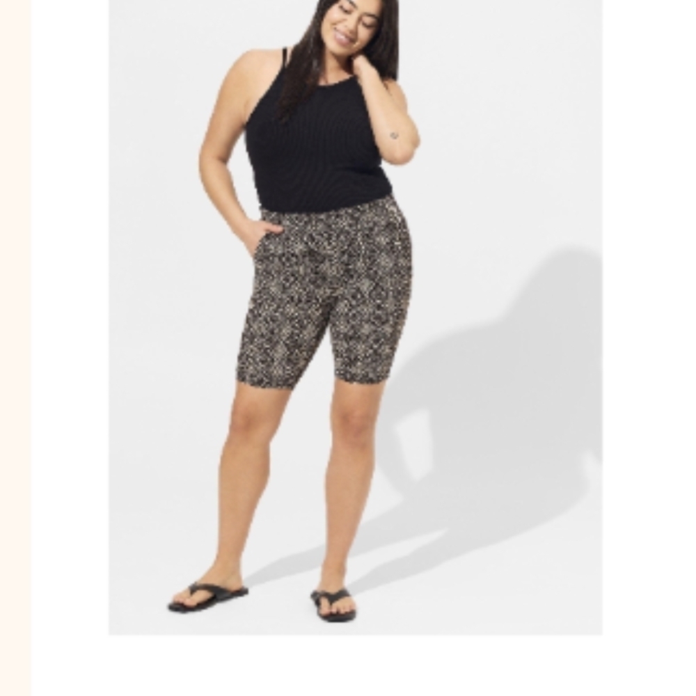 New Torrid Bike Shorts Black ditzy tribal print 9 Inch Size 1x or 2x - Picture 5 of 11